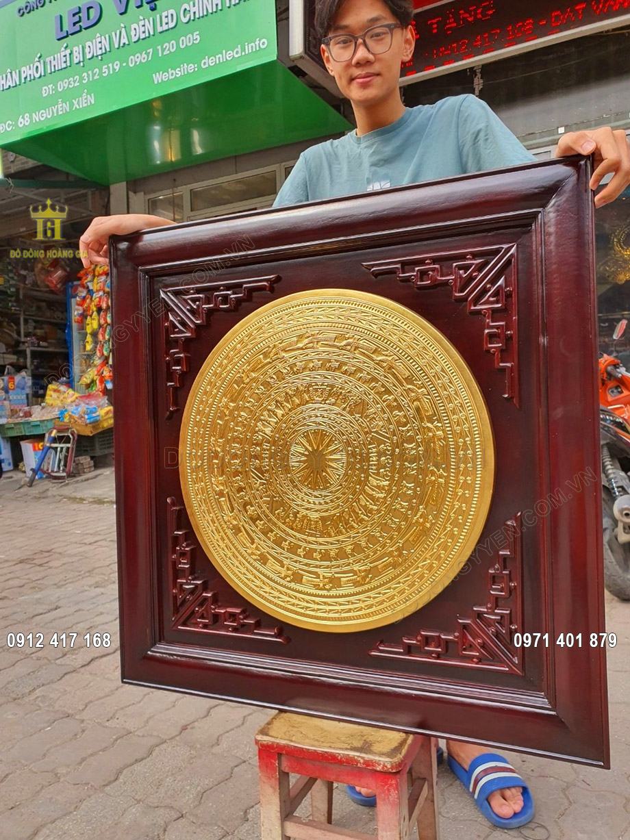 tranh mặt trống đồng d&aacute;t v&agrave;ng